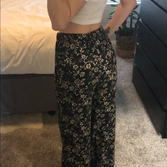 Wide leg printed pant with tassle drawstring - Picture 3 of 4